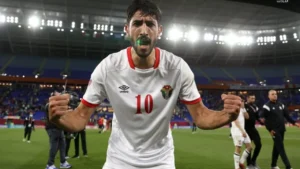 مفاوضات الأهلي مع النعيمات تتزامن مع أزمات المنتخب وسر توتر غرفة خلع الملابس، يكشف الحديدي